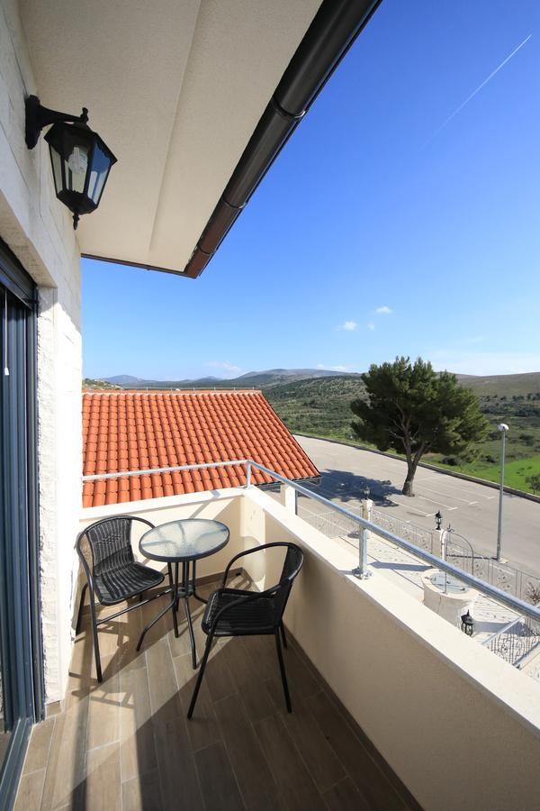 B&B Ave Maria Vrpolje Exteriör bild